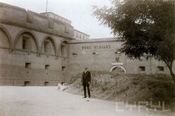 [fotografia Fortu Winiary sprzed 1918 roku, lub reduty koszarowej]