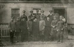 Sztab odcinka Osieczna grupy Leszno. Czwarty od prawej kpt Bernard Śliwiński (WBH)