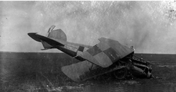 The wreckage of a fighter plane–Albatros D.Va No. 7527/17. Until February 1919, it was part of the 2nd Greater Poland Air Force Squadron, later on, it was moved to the Aviation School in Ławica, and then to the Higher School  of Pilots; finally decommissioned in April 1921.
Photo from the collections of the “Polona” Digital National Library