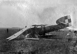 A crashed French reconnaissance aircraft - Bréguet XIVB2 from Squadron BR66.
Photo from the collections of the “Polona” Digital National Library