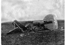 Wreckage of a crashed Albatros fighter aircraft, which belonged to the Greater Poland Air Force.
Photo from the collections of the “Polona” Digital National Library