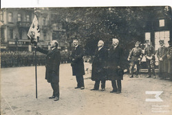 The swearing in and awarding of the standard of the People’s Guard by General Józef Dowbor_Muśnicki, Wilhelmowski Square (Wolności Square). Poznań, 23/02/1919